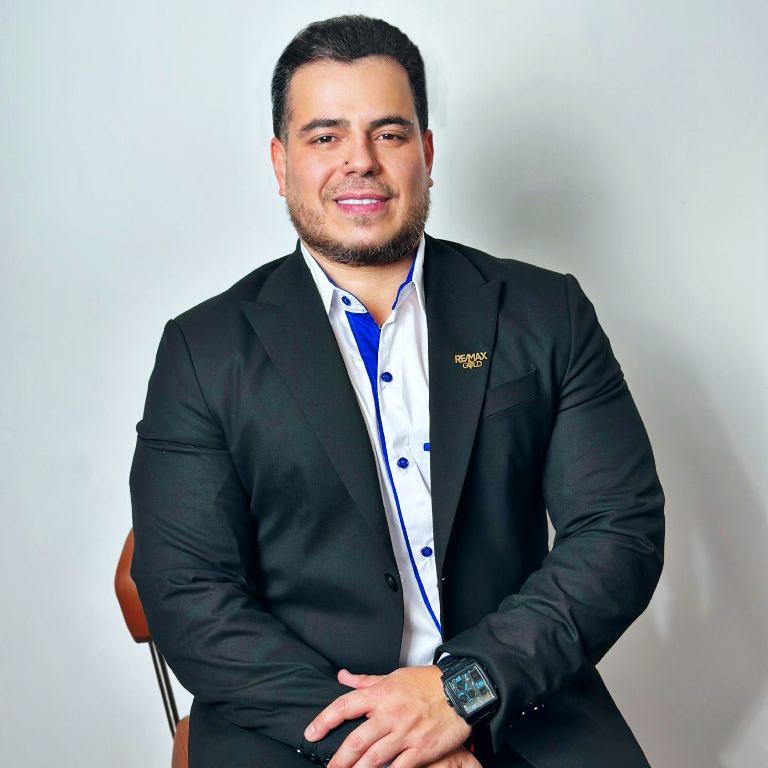 Logo Raynner Sánchez Re Max